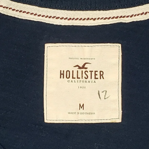 🏷 Hollister Short Sleeve Tee - Picture 4 of 7